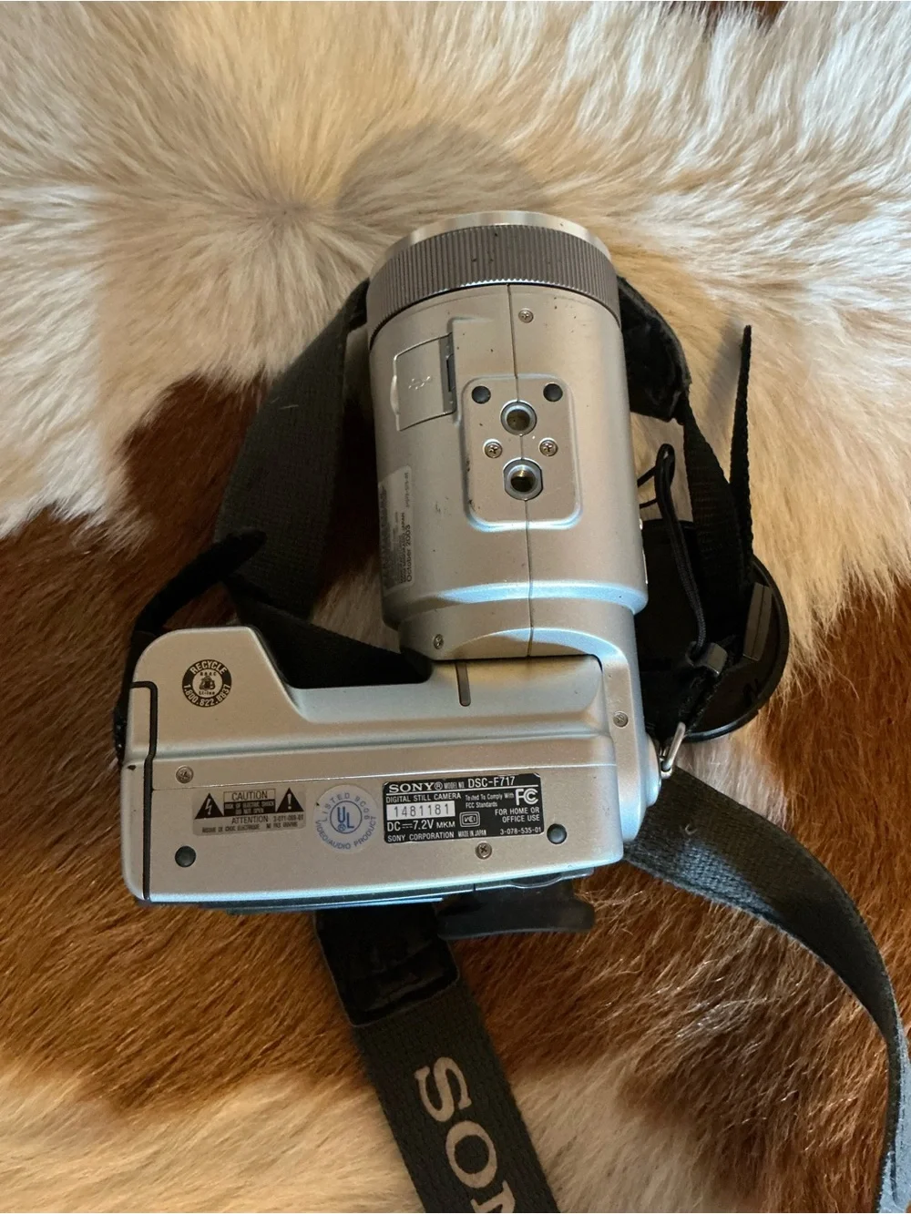 Sony Cyber-shot DSC-F717 5.0MP Digital Camera no charger